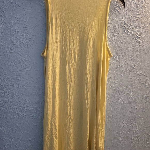 Yellow Gap sleep shirt size M v-neck in great condition - Picture 4 of 4